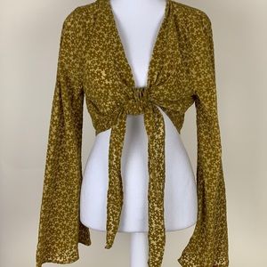 NWT Wild Fable Women’s Bell Long Sleeve Tie Front Blouse Mustard Yellow Floral